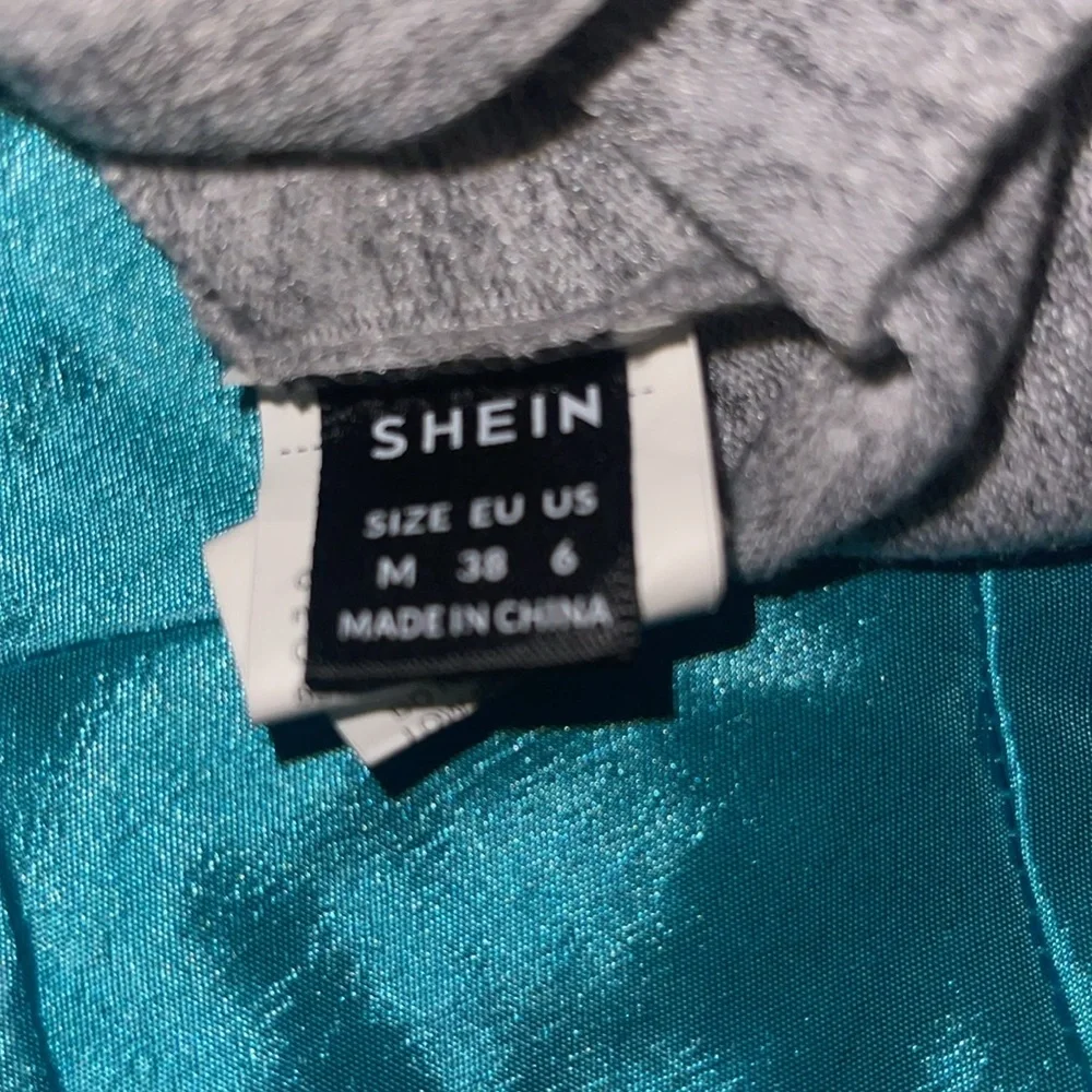 Set of M Flowy Tank Tops - Picture 6 of 7